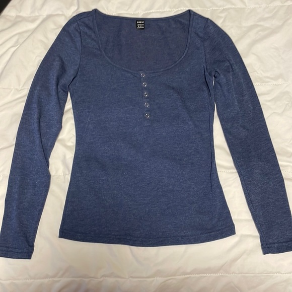 Long sleeve t shirt - Picture 1 of 3